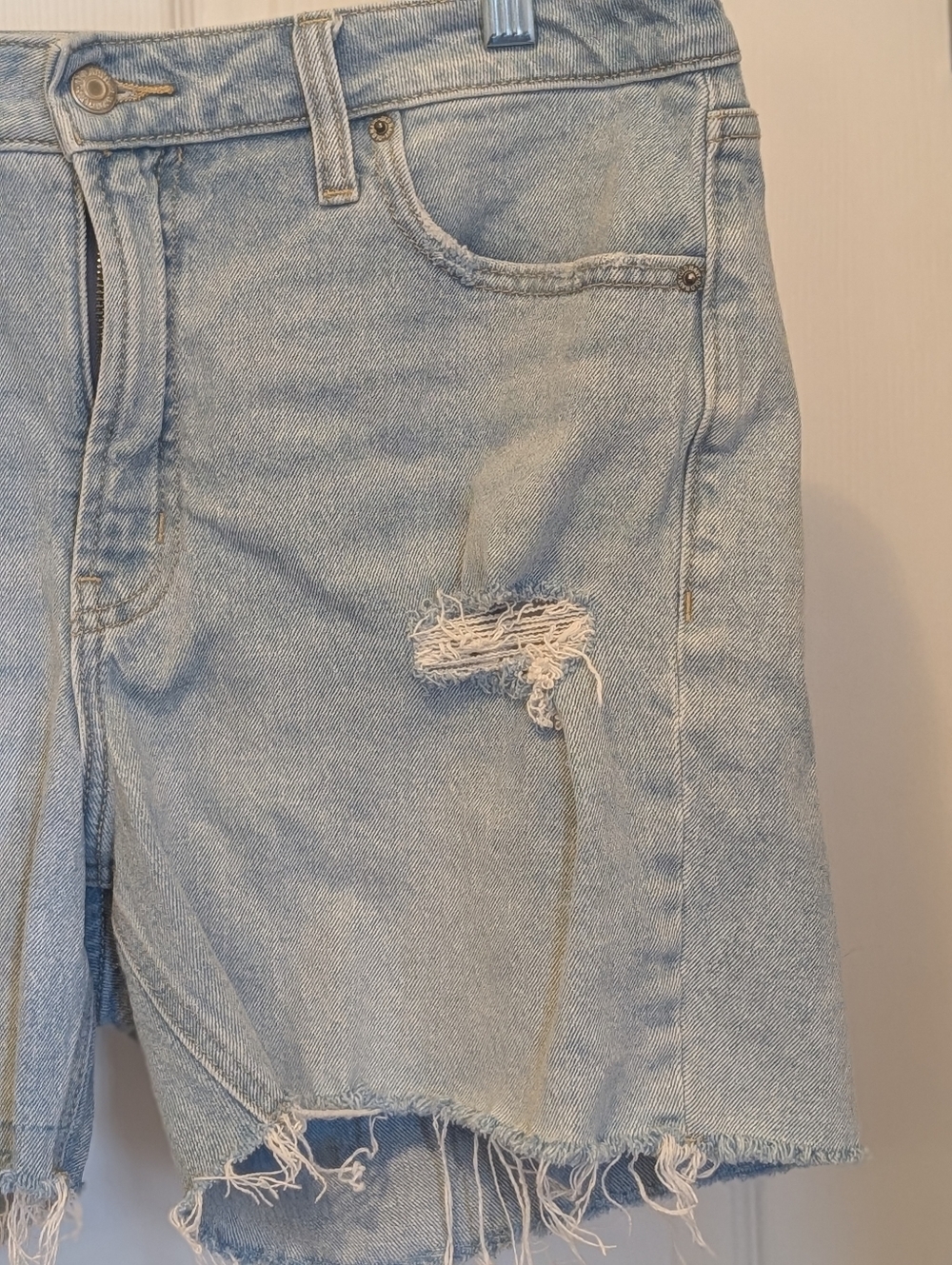 Old Navy High Rise OG Straight Denim‎ Shorts Size 14 Distressed Raw Hem Light... - Picture 4 of 9